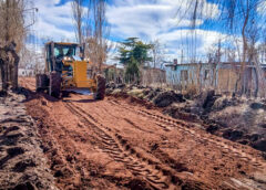 Tras el intenso temporal, Los Azules asistió con trabajos de reparación vial en Calingasta